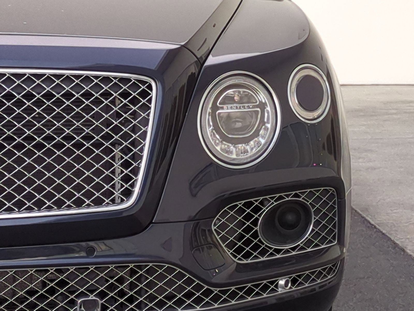 Used 2017 Bentley Bentayga image 6