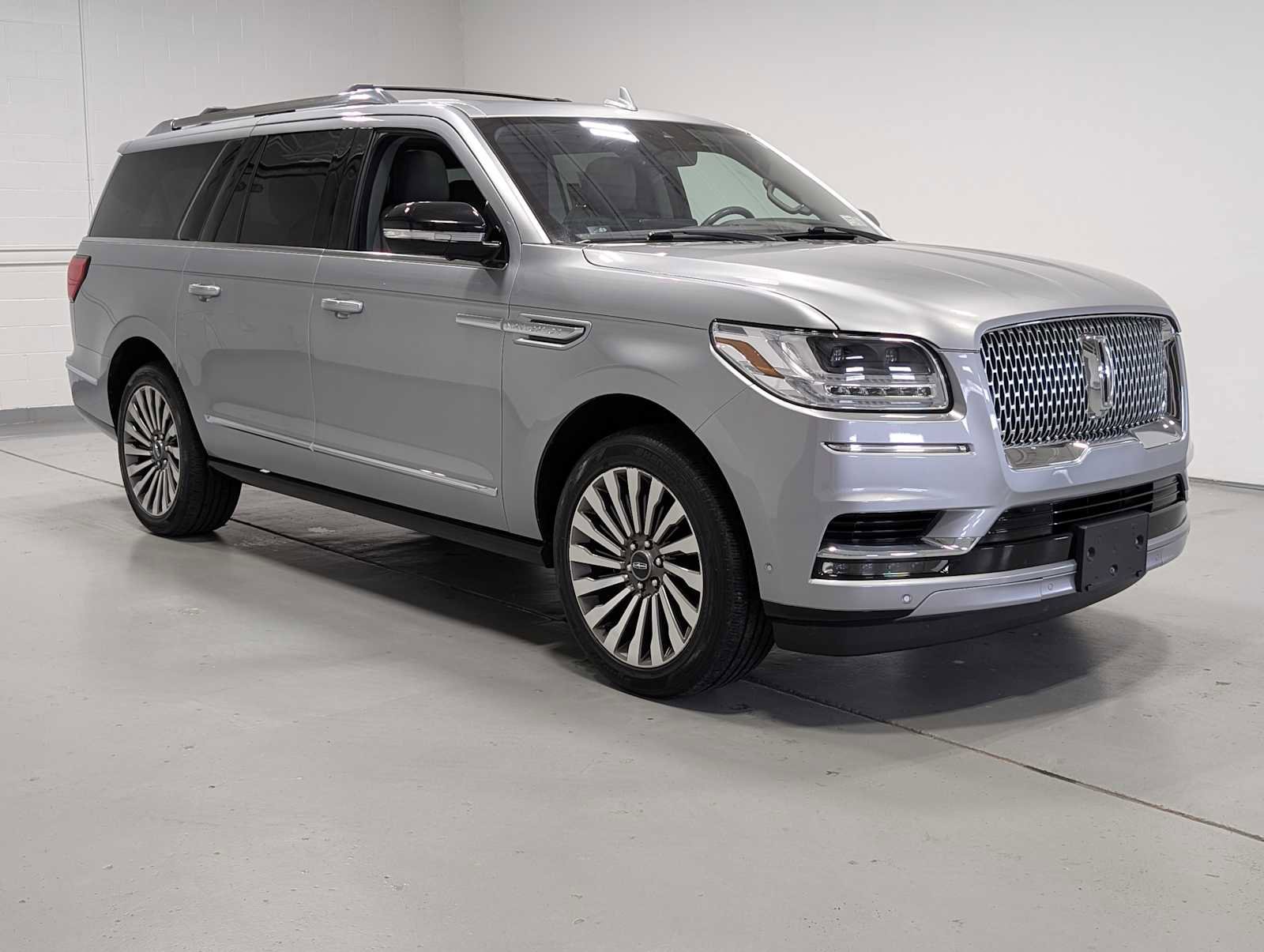 Used 2020 Lincoln Navigator L Reserve w/ Luxury Package AWD/4WD image 6