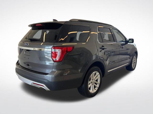 Used 2017 Ford Explorer XLT w/ Equipment Group 201A FWD image 3