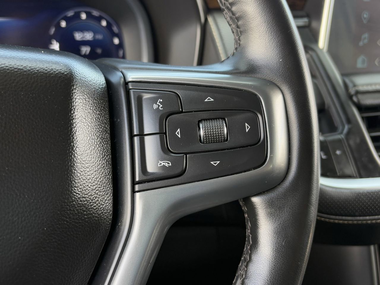 Used 2023 Chevrolet Suburban Premier image 17