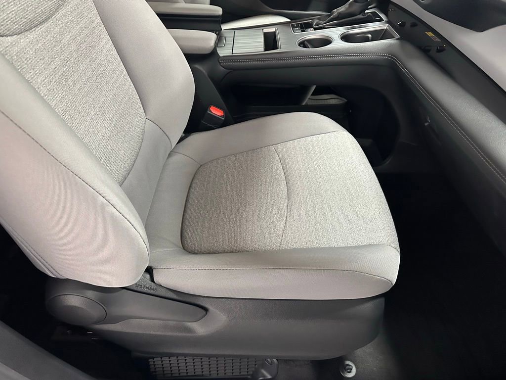 Used 2025 Toyota Sienna LE image 64