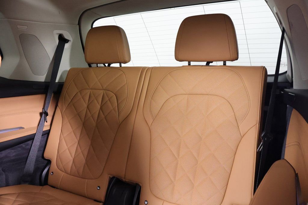Used 2026 BMW X7 xDrive40i w/ Premium Package image 12