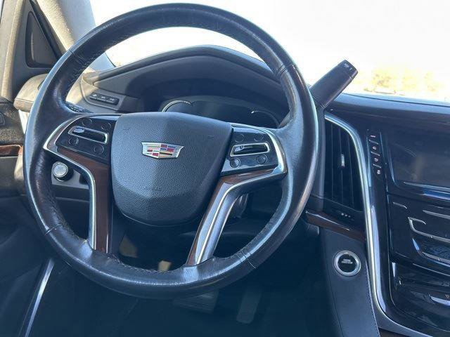 Used 2020 Cadillac Escalade ESV Luxury image 3