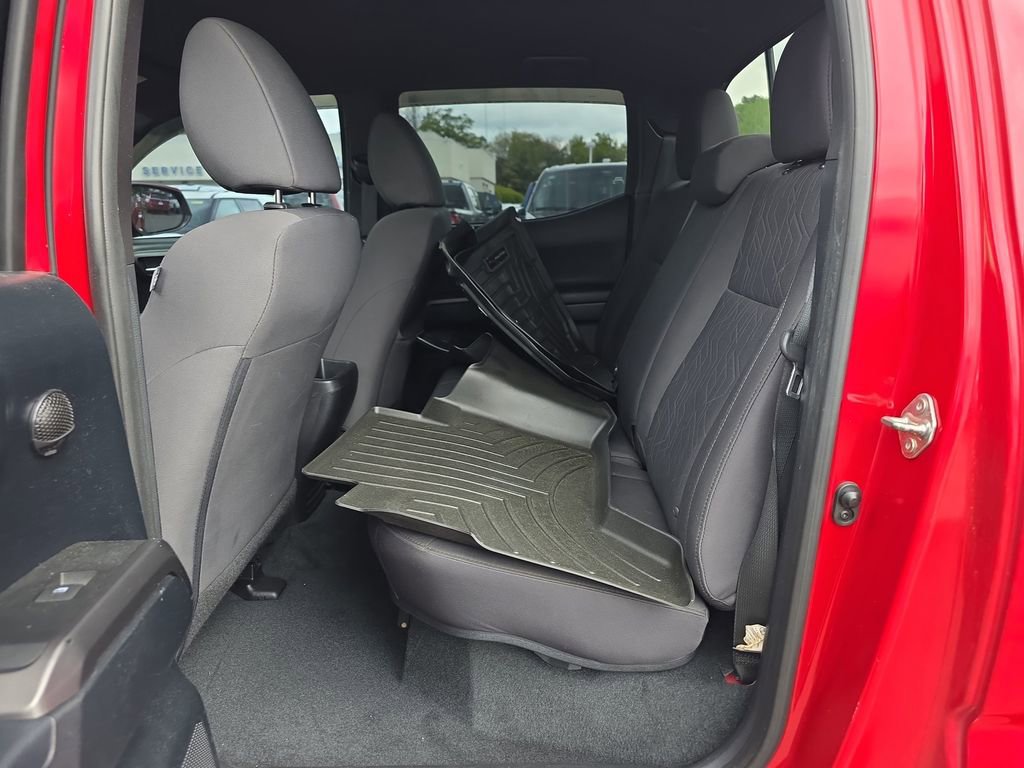 Used 2016 Toyota Tacoma TRD Sport AWD/4WD image 16