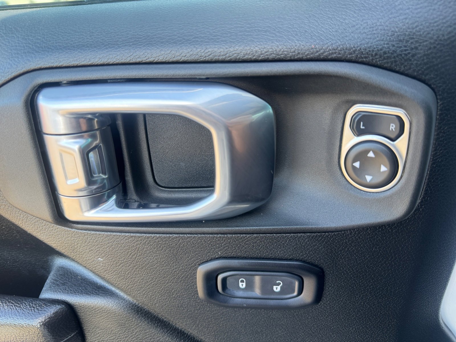Used 2023 Jeep Wrangler Unlimited w/ 8.4" Radio Group AWD/4WD image 23