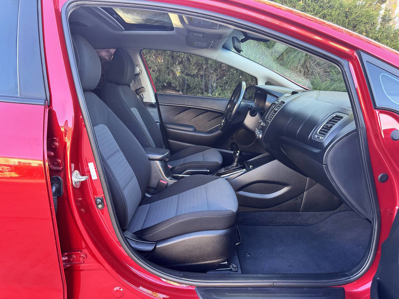 Used 2018 Kia Forte S w/ S Technology Plus Package image 12