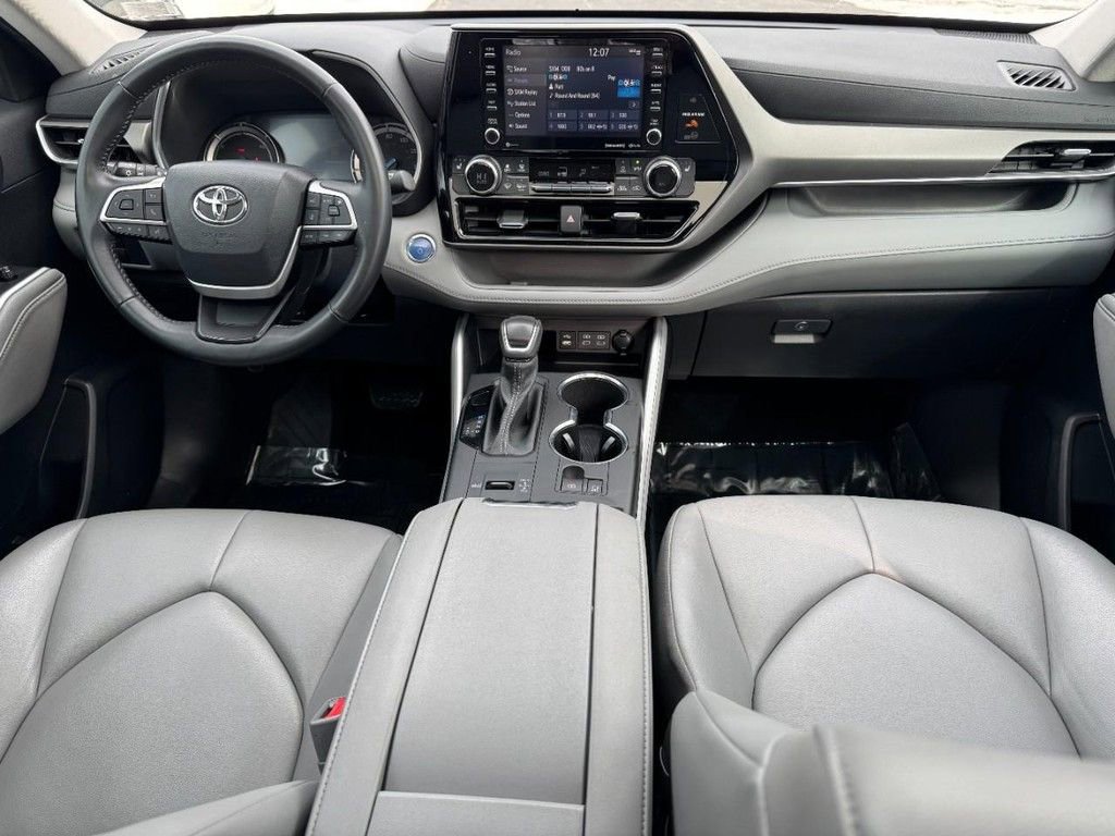 Used 2022 Toyota Highlander XLE image 12
