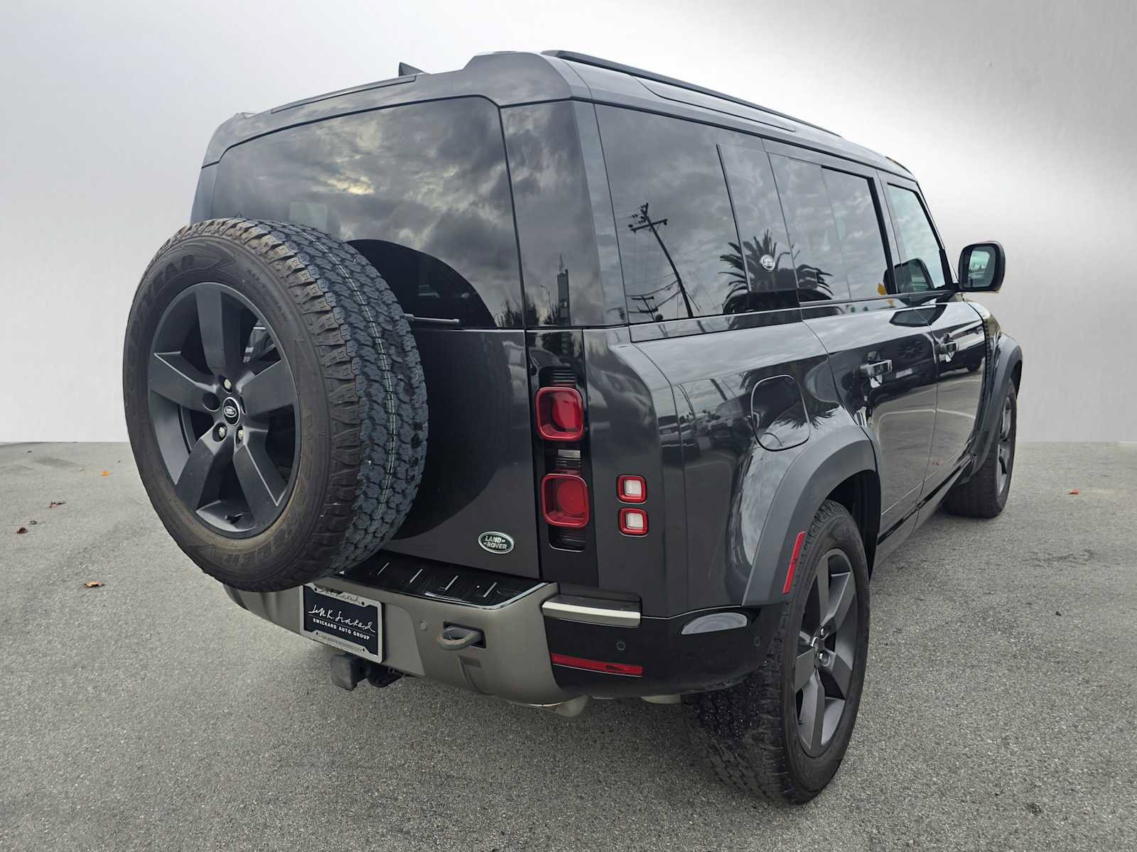 Used 2022 Land Rover Defender 110 X-Dynamic HSE image 3