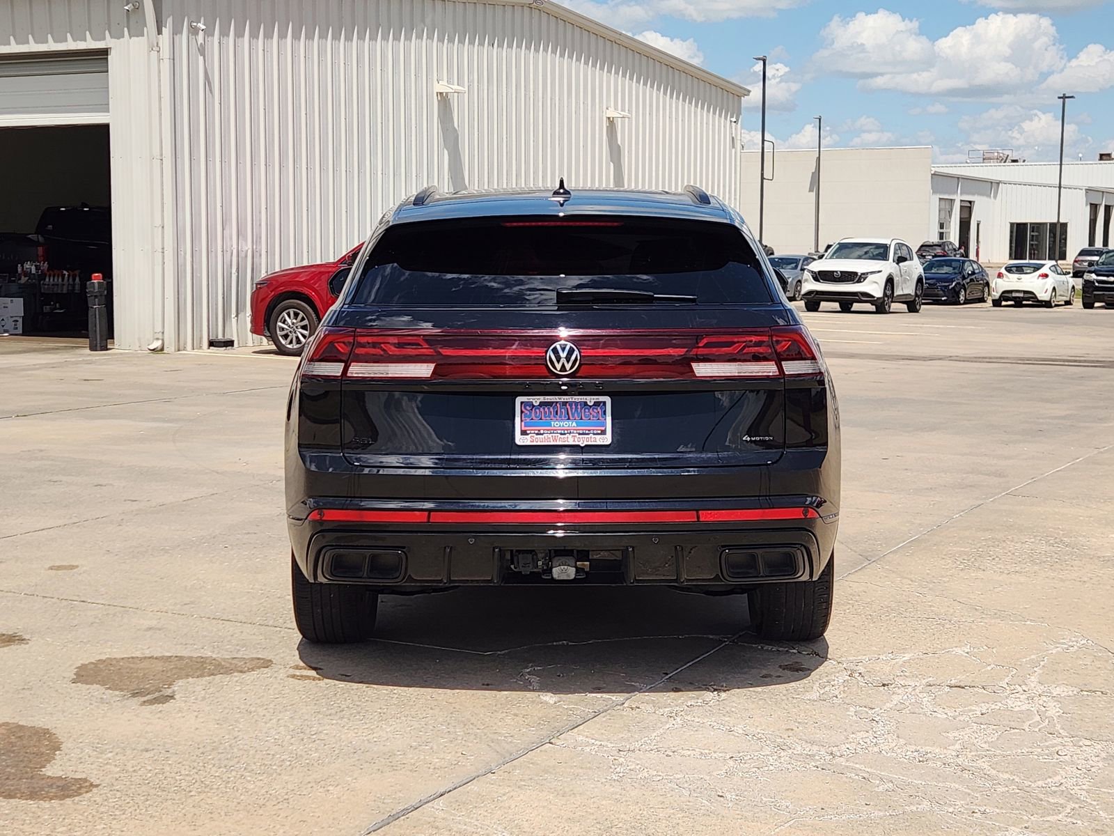 Used 2025 Volkswagen Atlas Cross Sport SEL R-Line AWD/4WD image 8