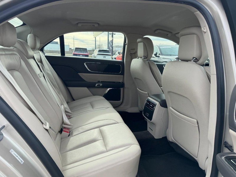 Used 2017 Lincoln Continental Select w/ Climate Package image 13