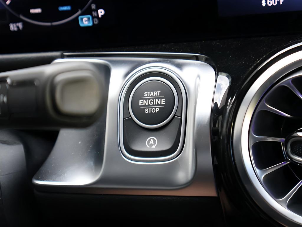 Certified 2025 Mercedes-Benz GLB 250 4MATIC image 28