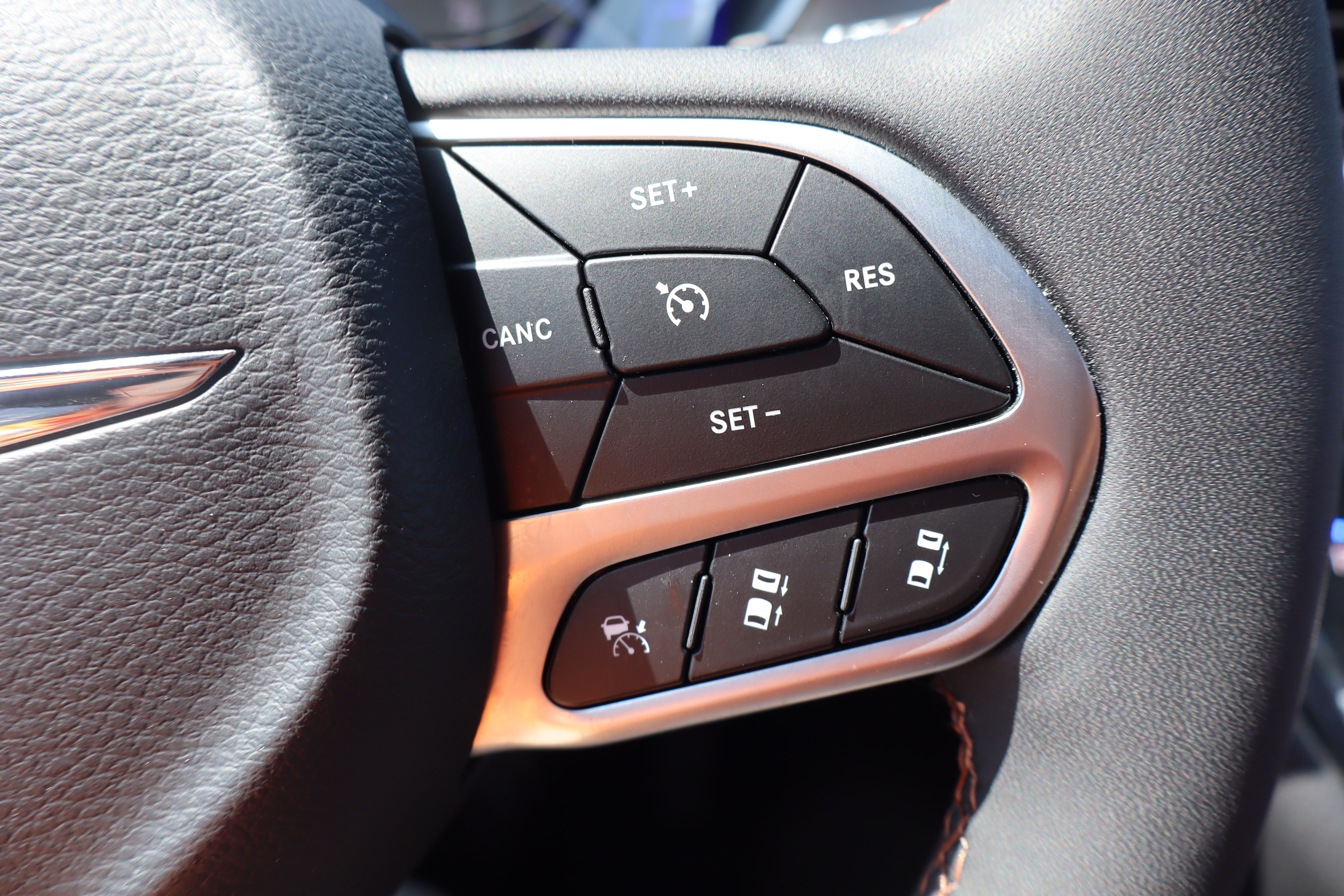 Used 2025 Chrysler Pacifica Pinnacle FWD image 18