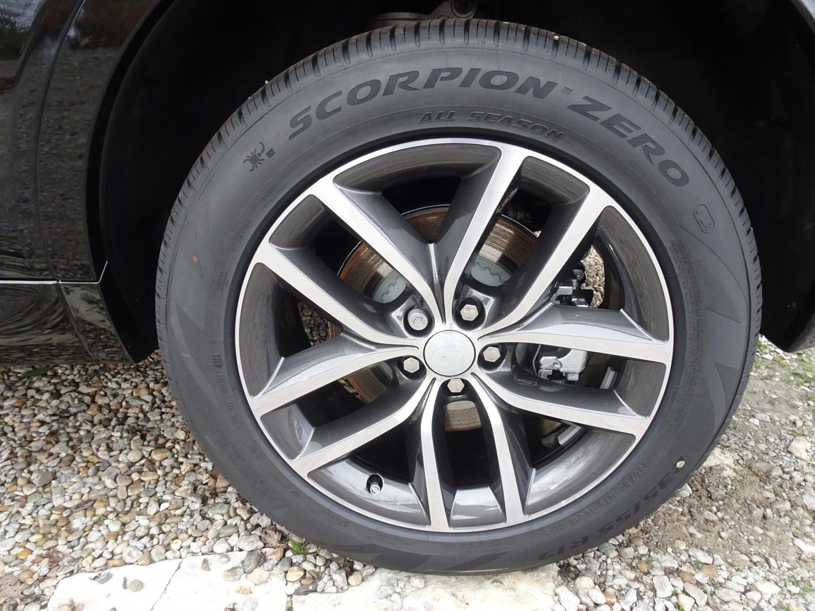 New 2025 Land Rover Discovery Sport S image 24