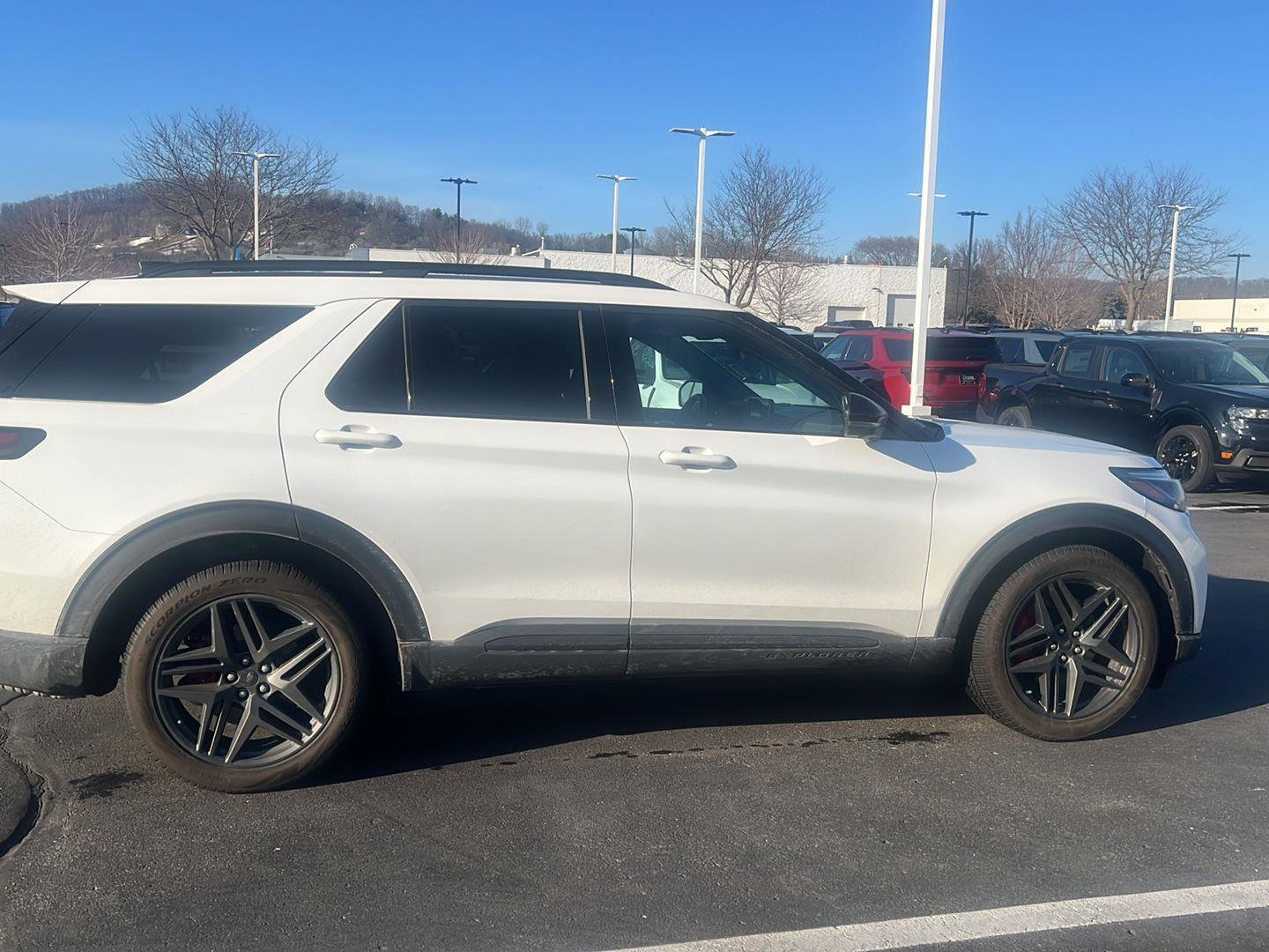 Used 2025 Ford Explorer ST image 4