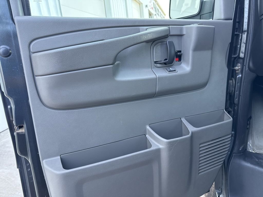 Used 2003 GMC Savana 1500 Passenger w/ Sle Preferred Equipment Group image 12