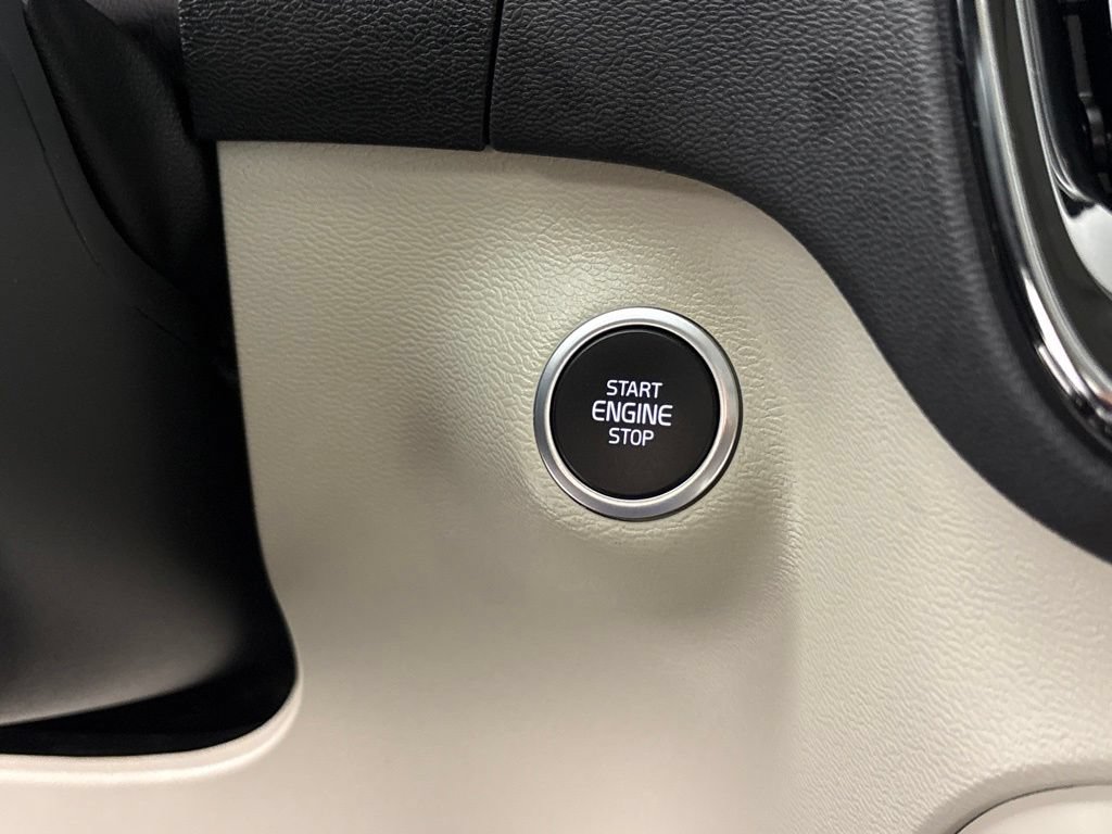 Used 2026 Volvo XC40 B5 Plus AWD/4WD image 33
