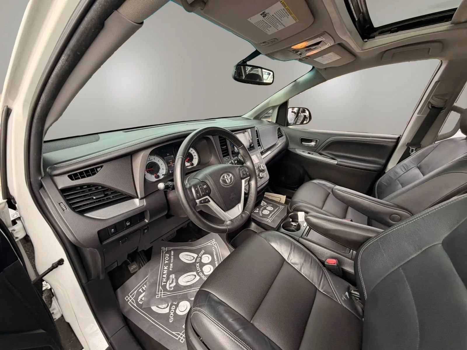 Used 2015 Toyota Sienna SE w/ SE Preferred Package FWD image 30