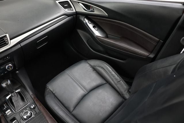 Used 2017 MAZDA MAZDA3 Touring FWD image 25