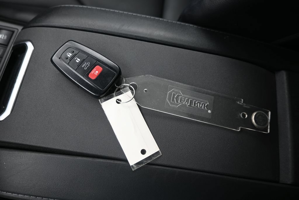 Used 2023 Toyota Highlander XLE AWD/4WD image 36