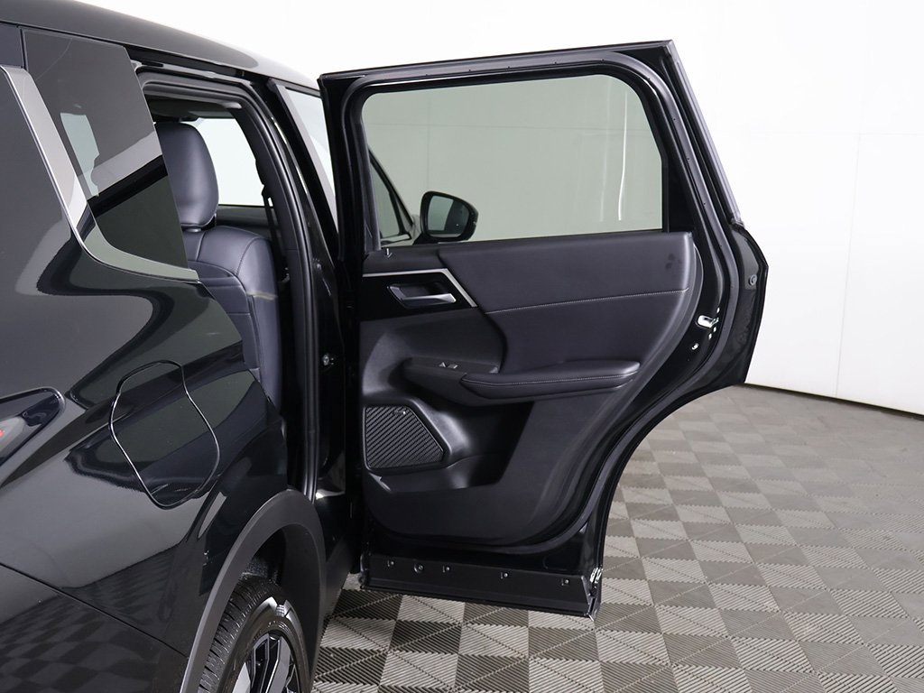 New 2025 Mitsubishi Outlander SE image 24