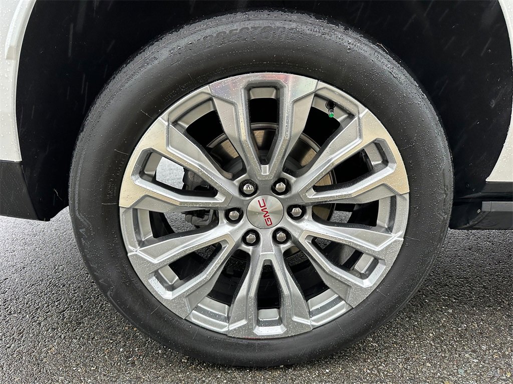 Used 2024 GMC Yukon XL Denali w/ Denali Reserve Package image 9