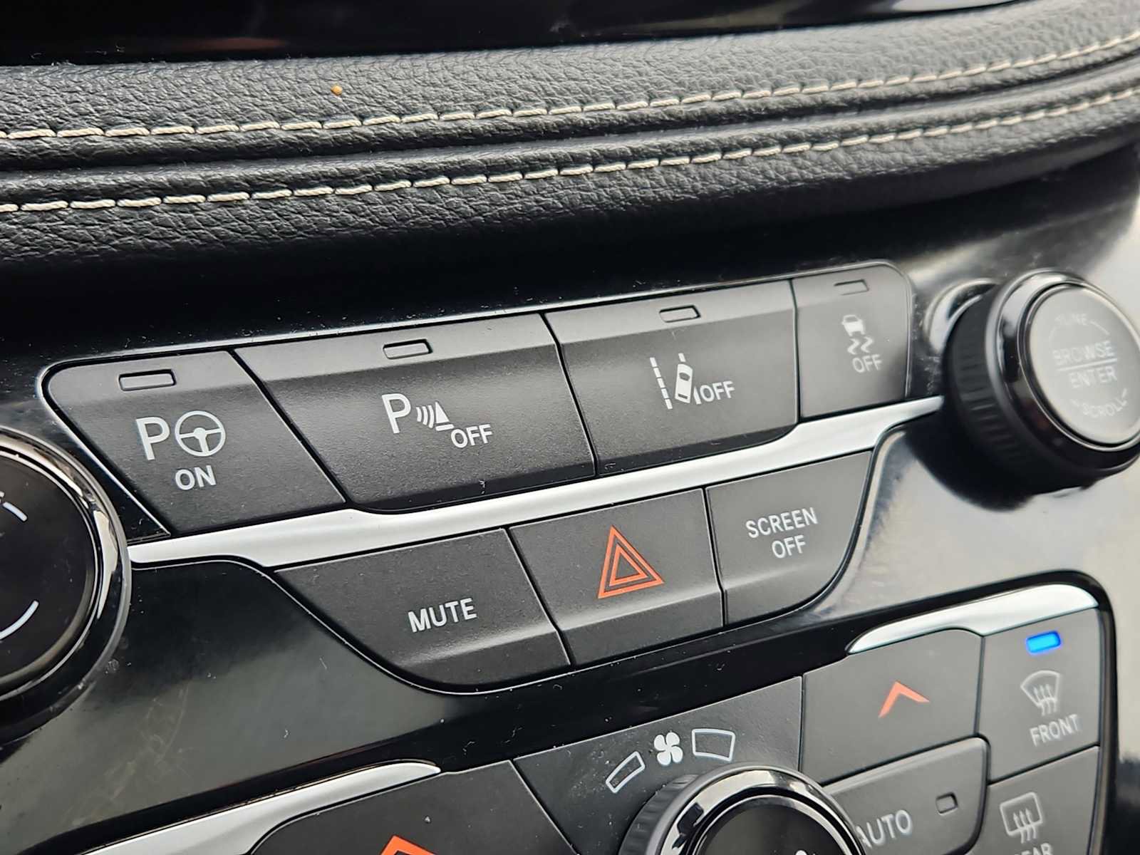 Used 2024 Chrysler Pacifica Premium image 18