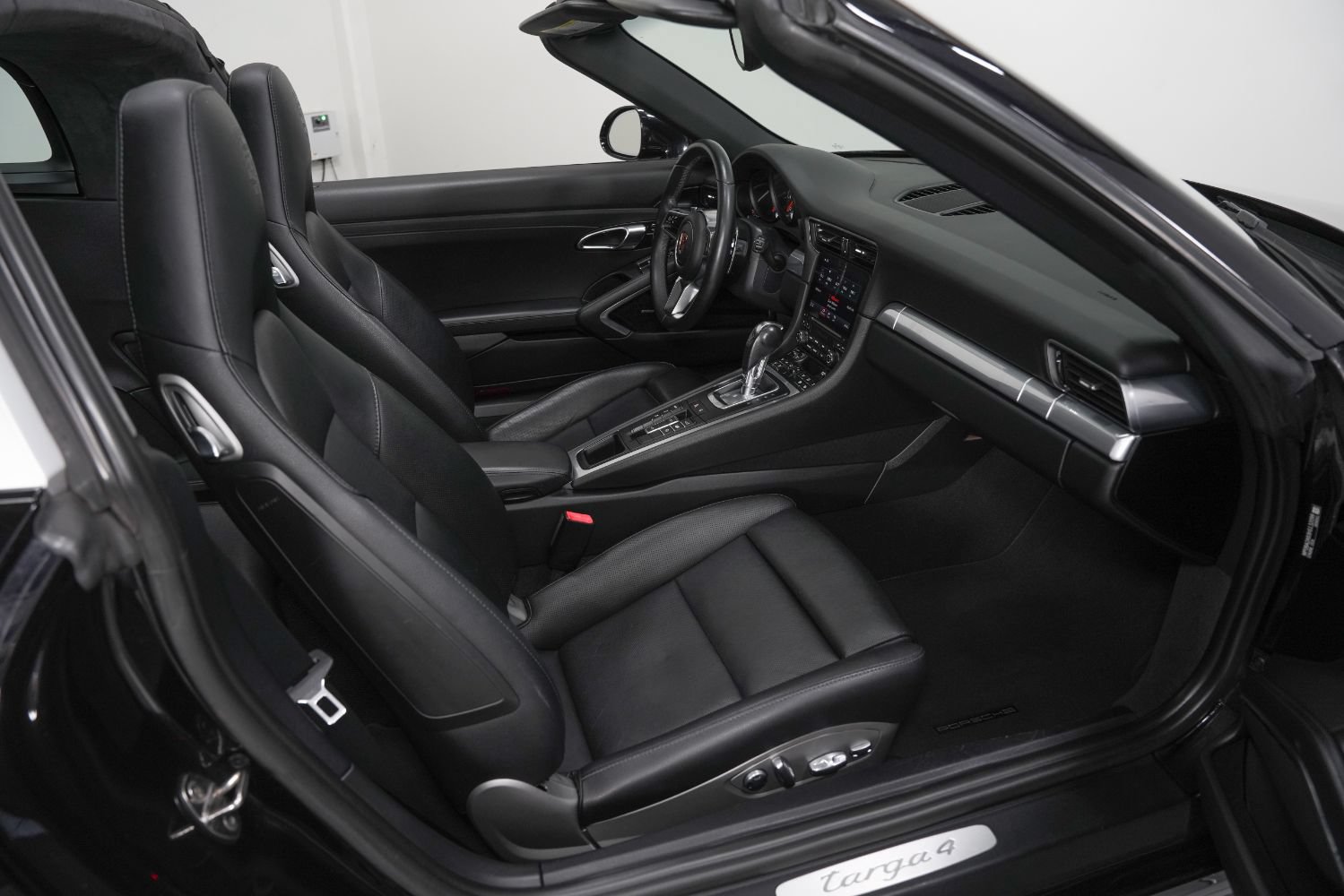 Used 2017 Porsche 911 Targa 4S AWD/4WD image 2