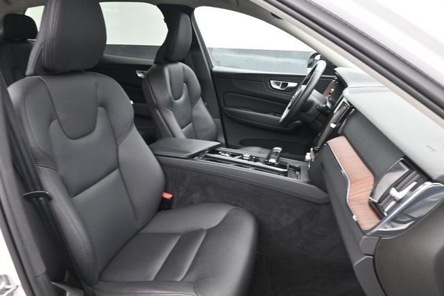 Used 2024 Volvo XC60 B5 Plus w/ Protection Package Premier AWD/4WD image 29