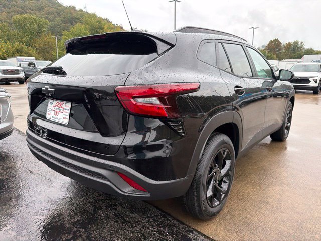 New 2026 Chevrolet Trax LT w/ Sunroof Package FWD image 7