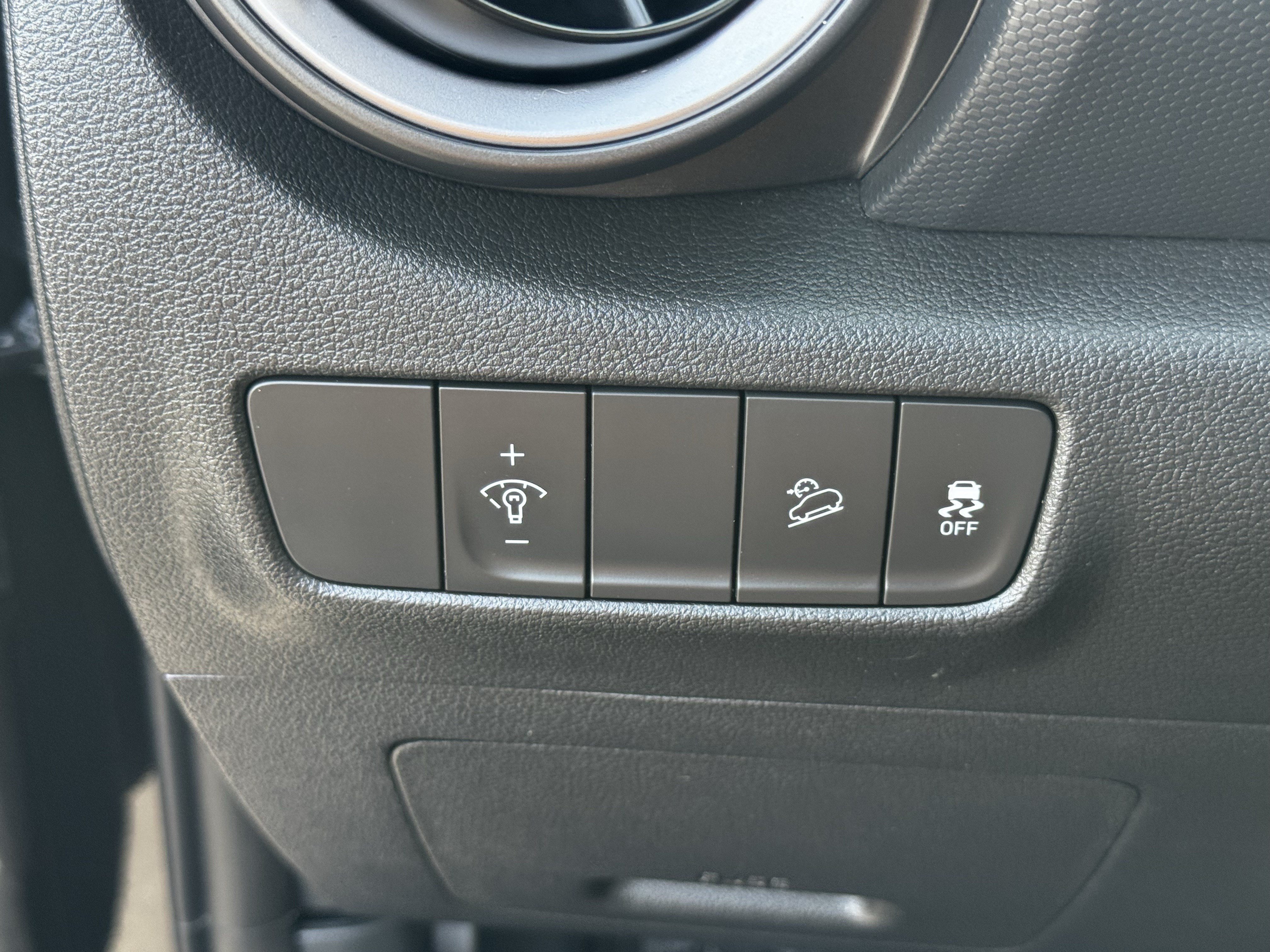 Used 2023 Hyundai Kona SE AWD/4WD image 24