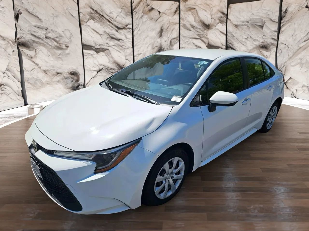 Used 2021 Toyota Corolla LE image 1
