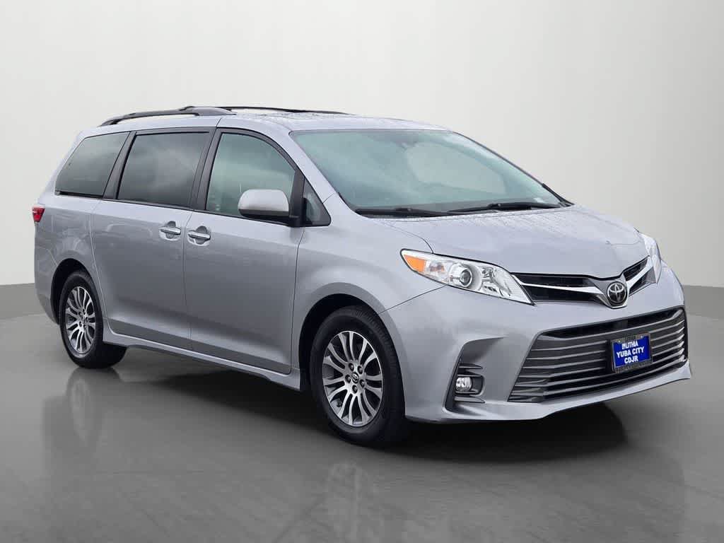 Used 2018 Toyota Sienna XLE w/ XLE Navigation Package FWD image 8