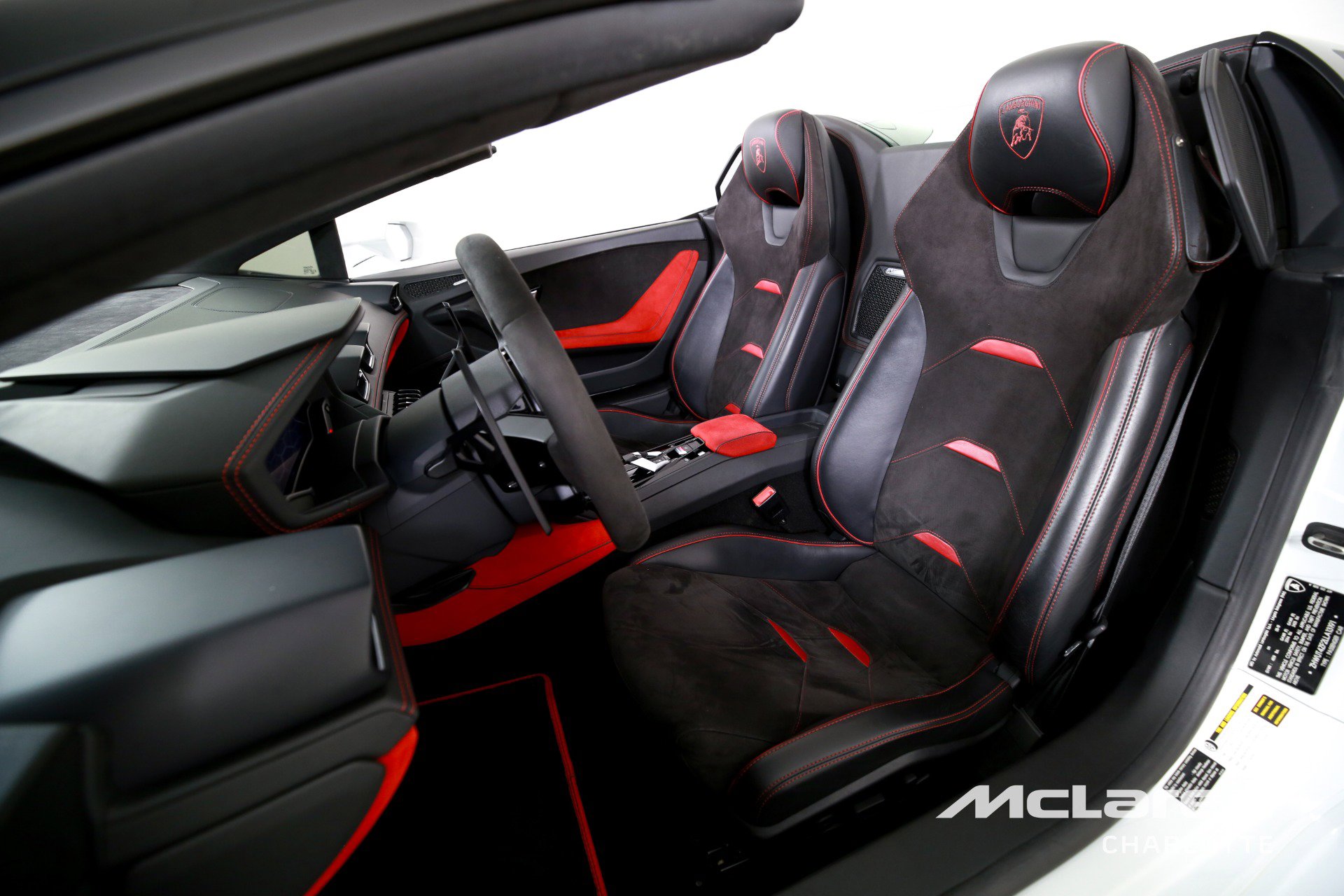 Used 2020 Lamborghini Huracan EVO image 12