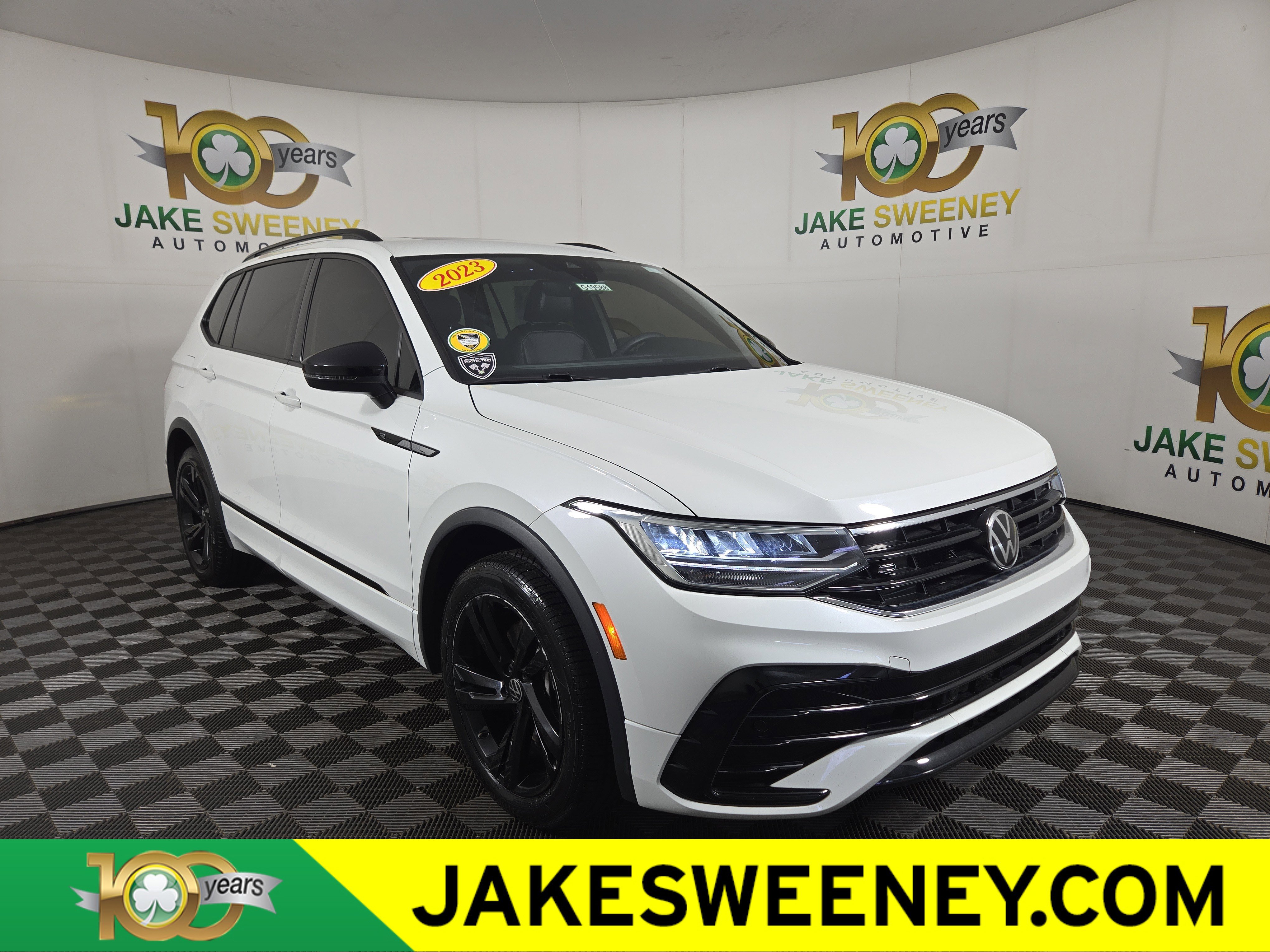 Used 2023 Volkswagen Tiguan SE R-Line image 1