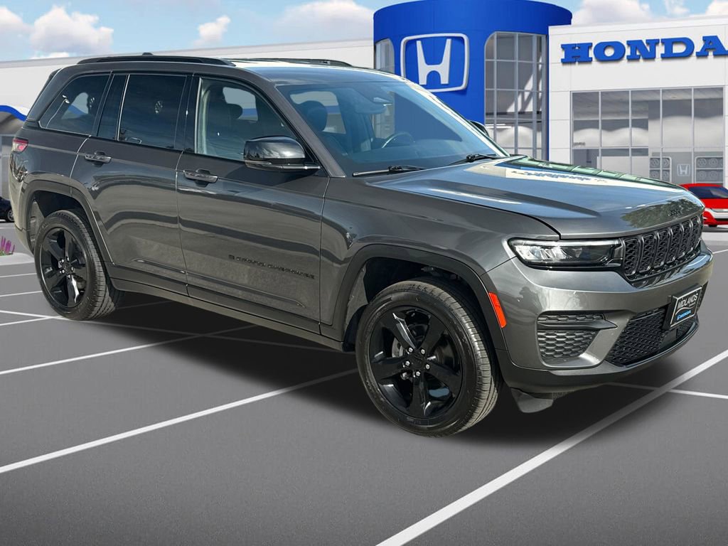 Used 2022 Jeep Grand Cherokee Altitude AWD/4WD image 1
