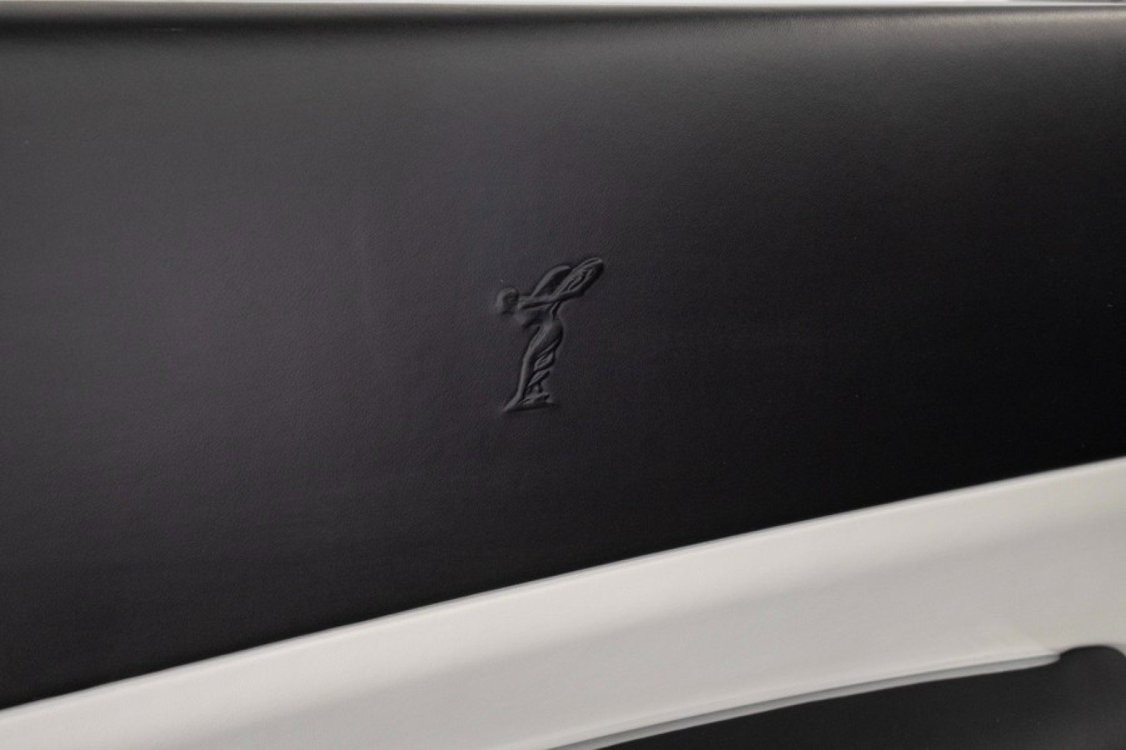 Used 2019 Rolls-Royce Dawn RWD image 49