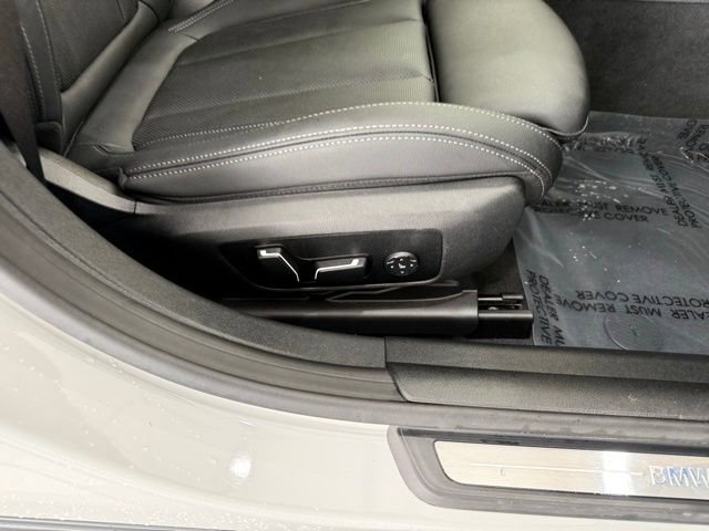 Used 2025 BMW i4 xDrive40i w/ Parking Assistance Package image 21