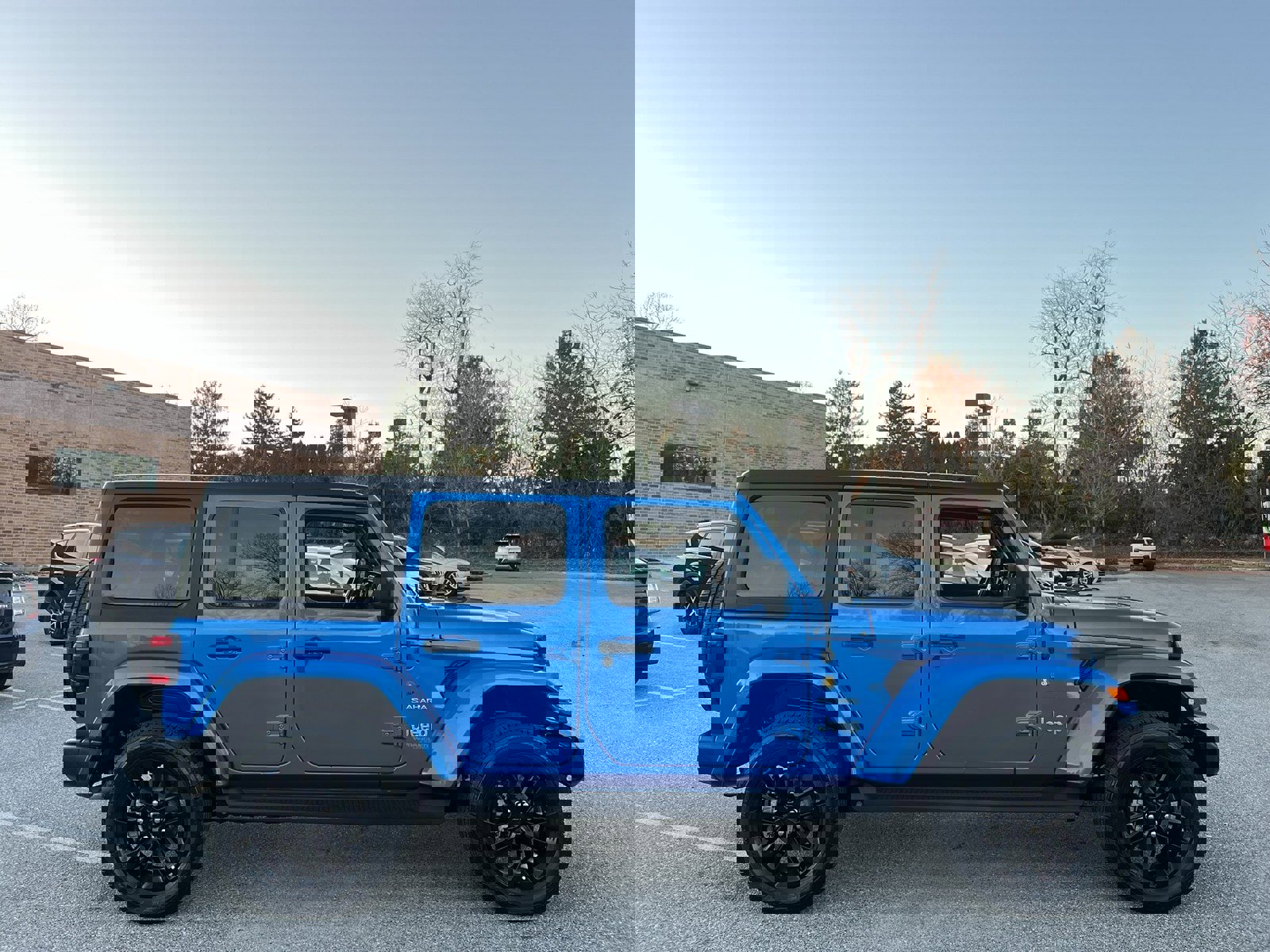 Used 2022 Jeep Wrangler Unlimited Sahara w/ Cold Weather Group image 12