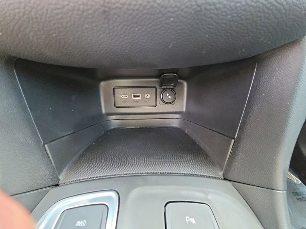 Used 2022 Chevrolet Equinox LT AWD/4WD image 19