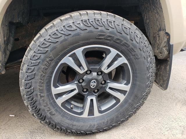 Used 2017 Toyota Tacoma TRD Sport w/ Tow Package (A/T) AWD/4WD image 27