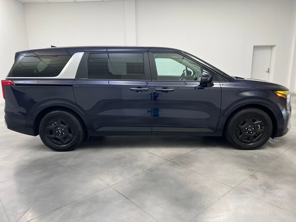 Used 2025 Kia Carnival image 8