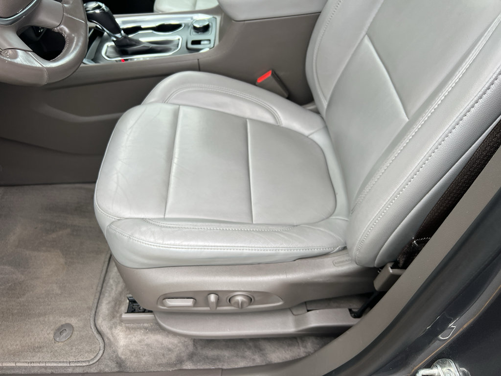 Used 2020 Chevrolet Traverse LT w/ LT Premium Package AWD/4WD image 10