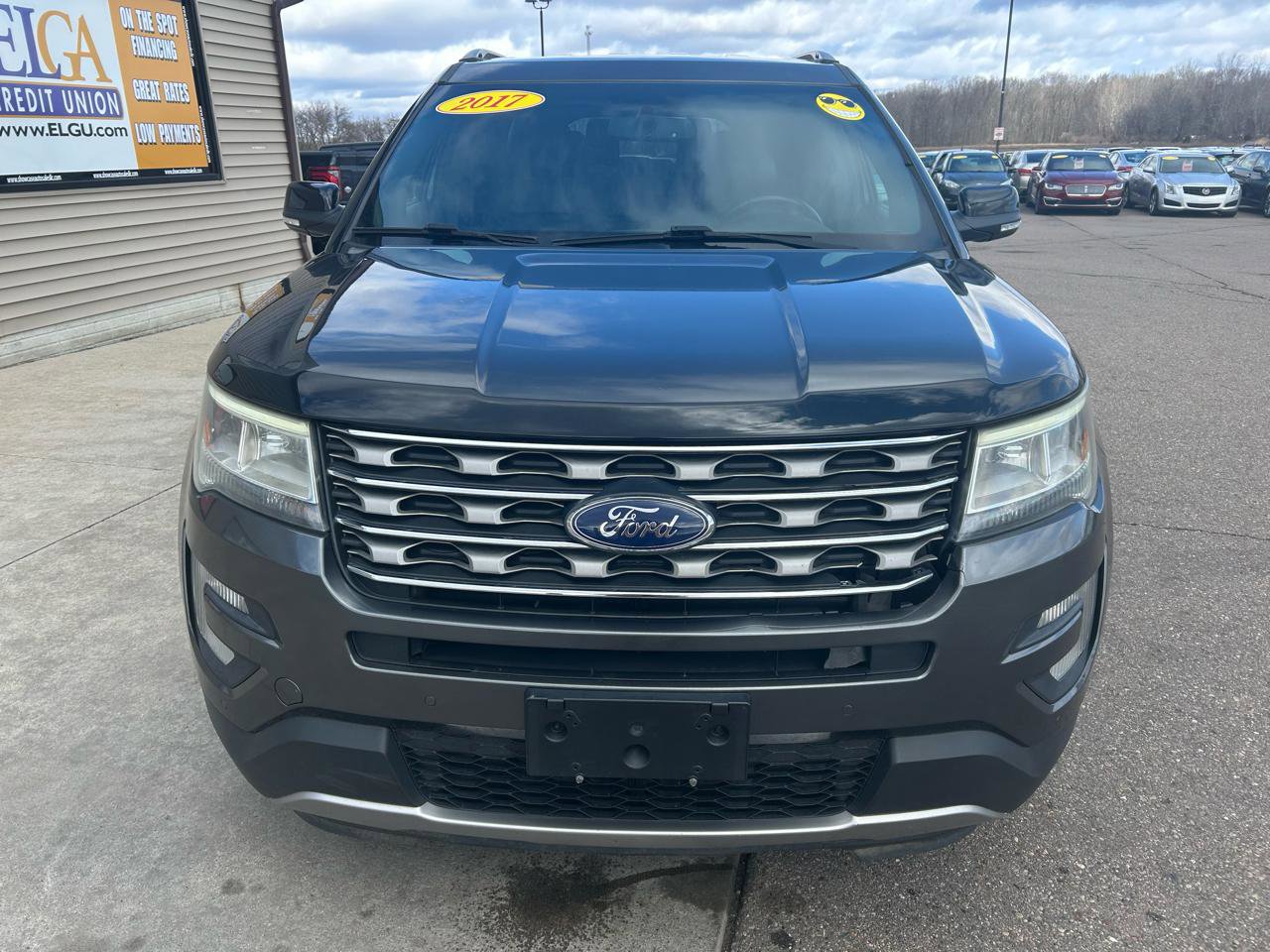 Used 2017 Ford Explorer XLT w/ Equipment Group 202A image 2