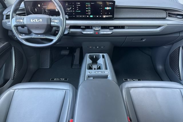 Certified 2024 Kia EV9 Light Long Range RWD image 17