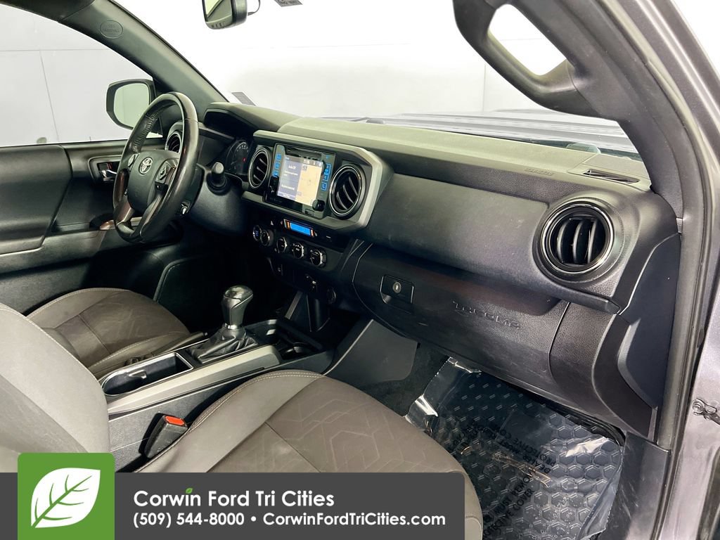 Used 2017 Toyota Tacoma TRD Off-Road AWD/4WD image 25