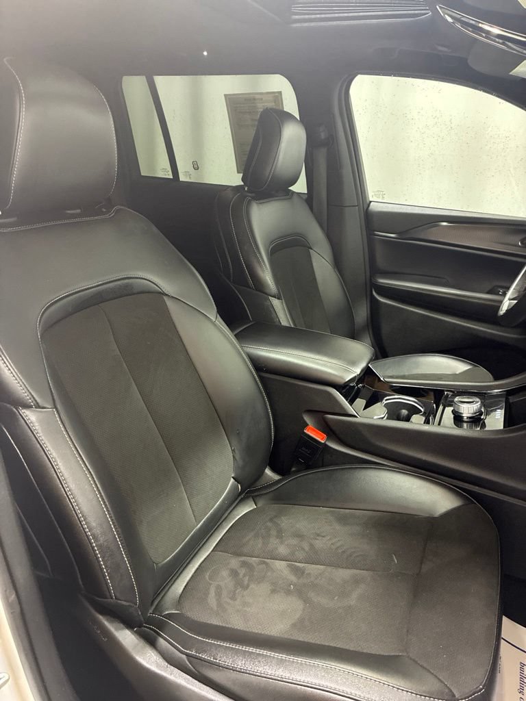 Used 2023 Jeep Grand Cherokee Altitude AWD/4WD image 30