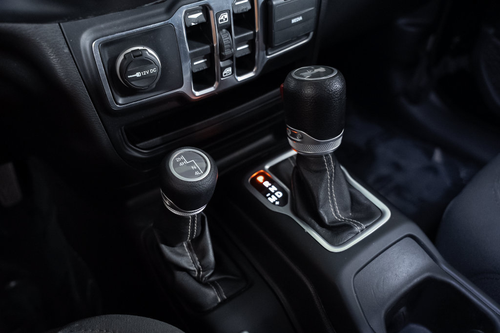Used 2021 Jeep Wrangler Unlimited Sahara AWD/4WD image 35