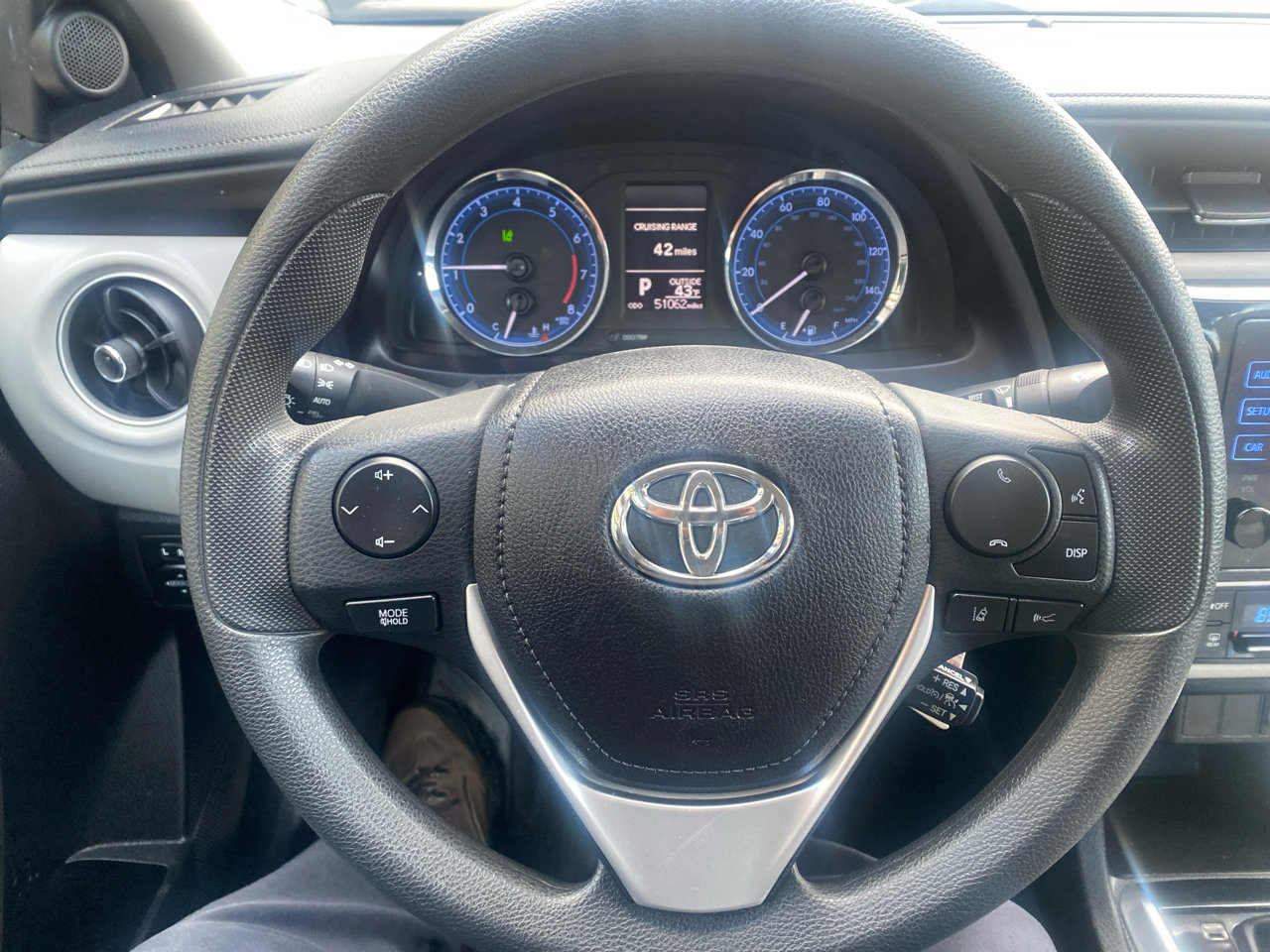 Used 2018 Toyota Corolla LE image 10