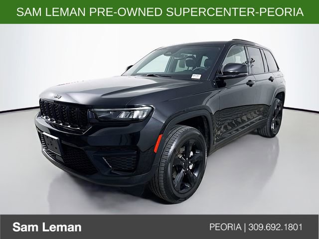 Used 2023 Jeep Grand Cherokee Altitude AWD/4WD image 3