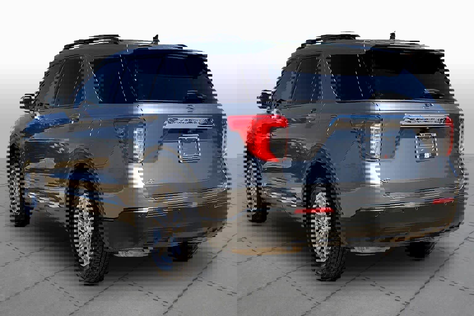 Used 2022 Ford Explorer XLT image 12